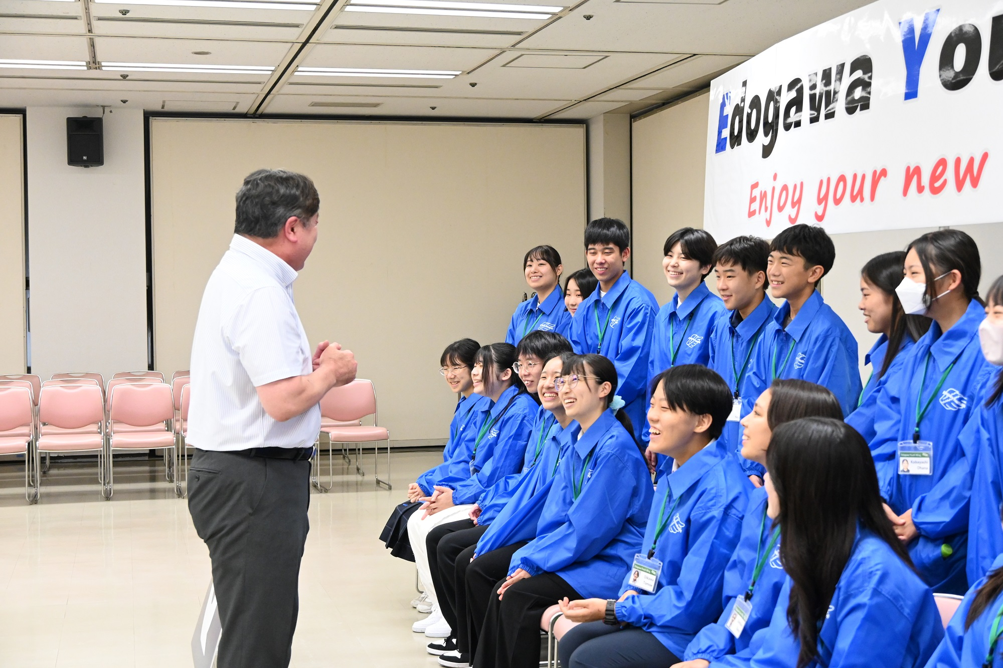 海外派遣事業「青少年の翼」参加者へエールを送る区長