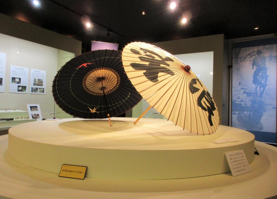 和傘展示風景、メイン展示台