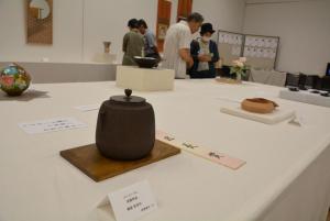 伝統工芸展に並ぶかたつきつつがま