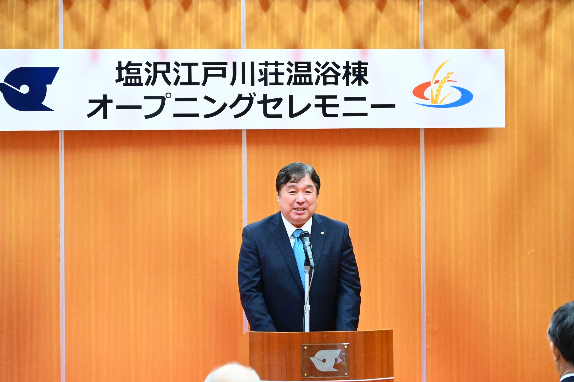 オープニングセレモニーで話しをする区長