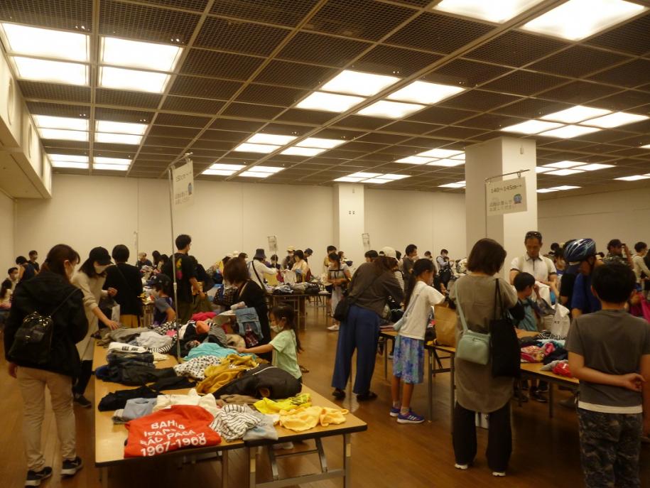 子ども服ばとんたっち会場