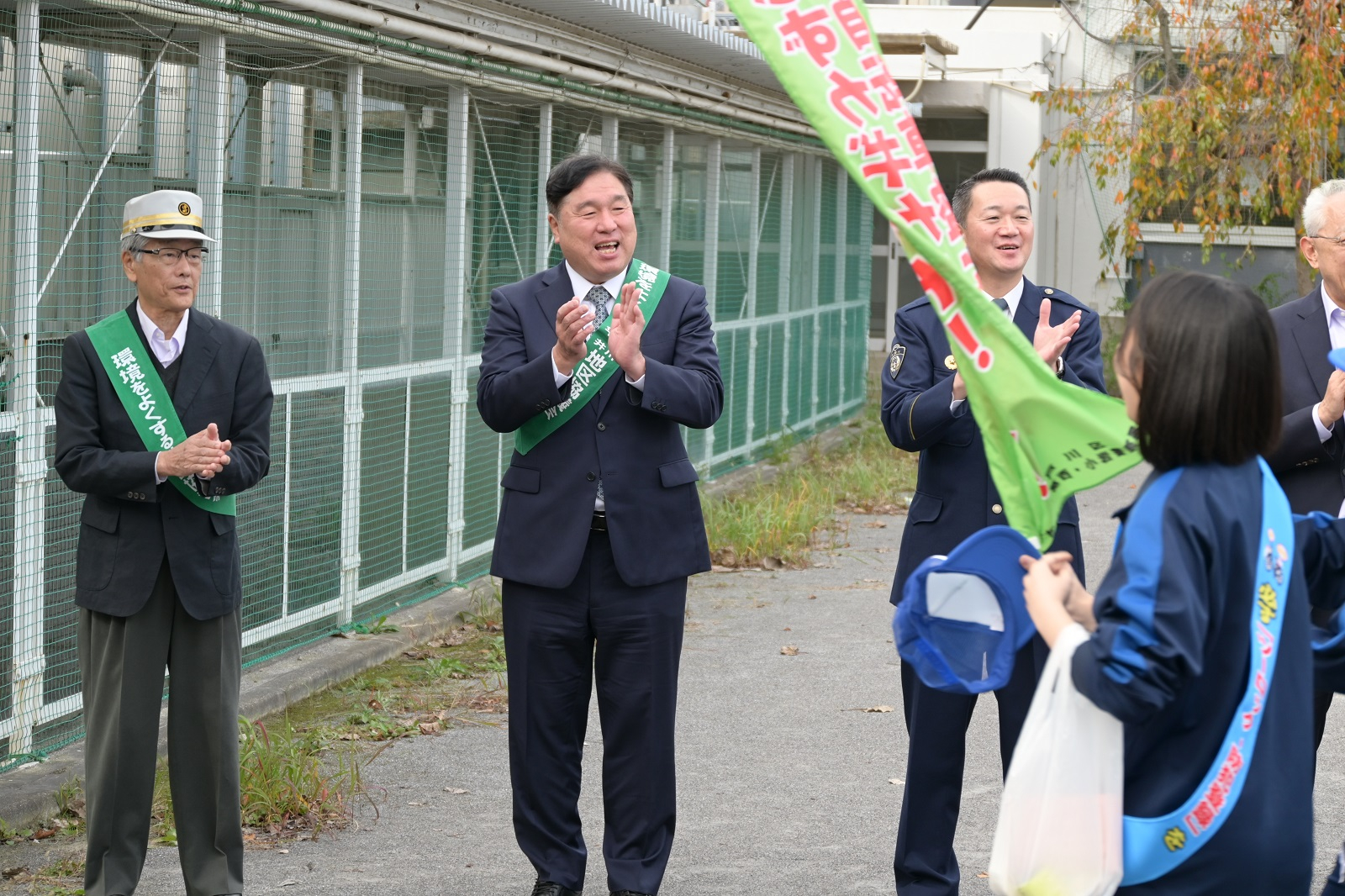 小松川地区で区民に声をかける区長