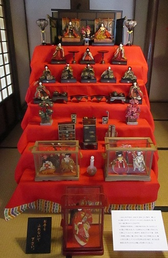 名主屋敷のひな人形展示