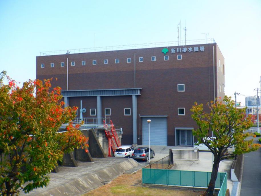 排水機場東側外観