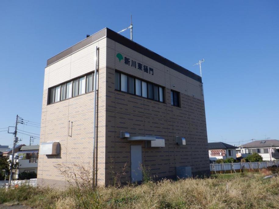 新川東樋門施設管理棟