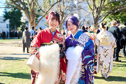 振袖姿の同級生二人