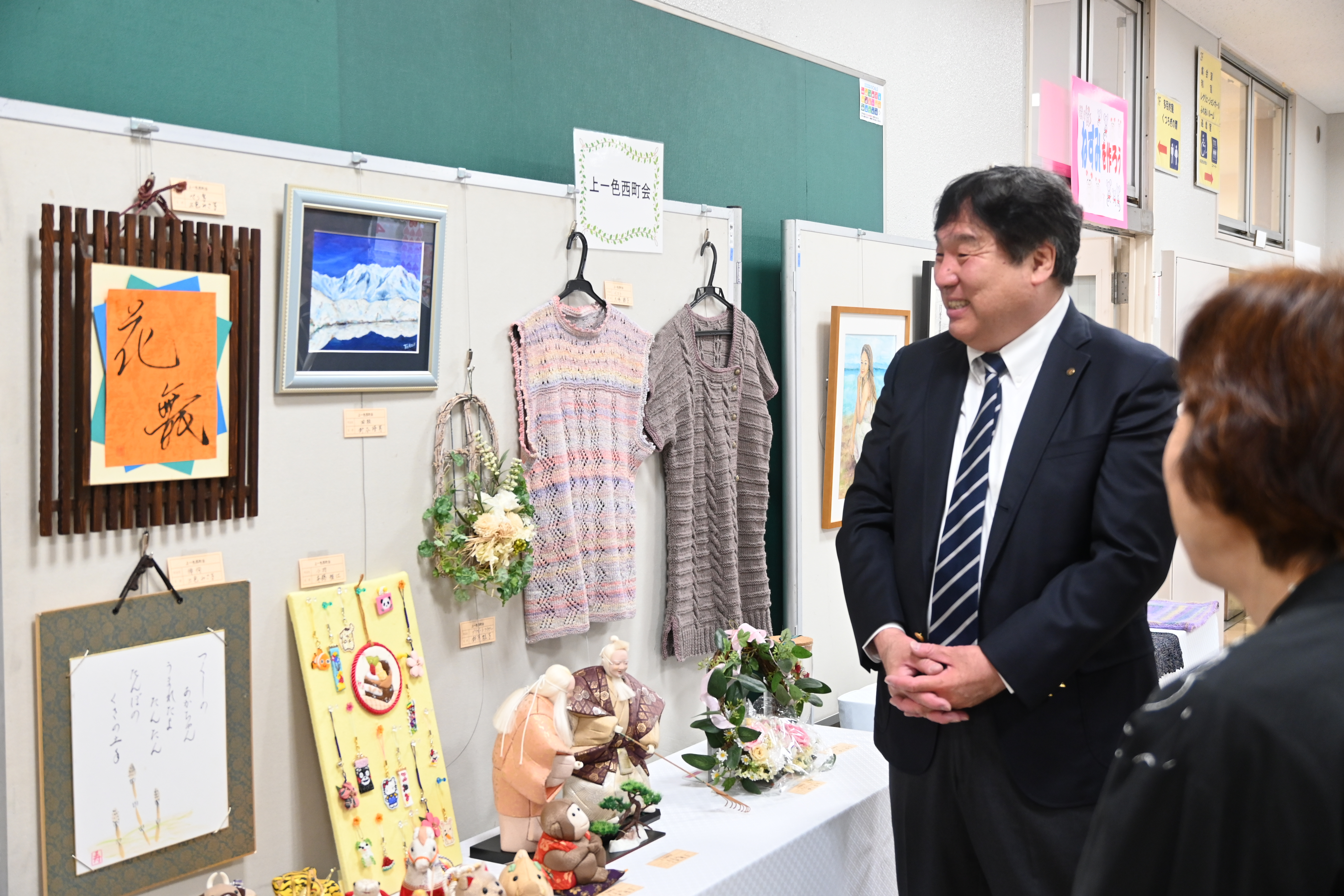 区長コミュニティセンターで談笑