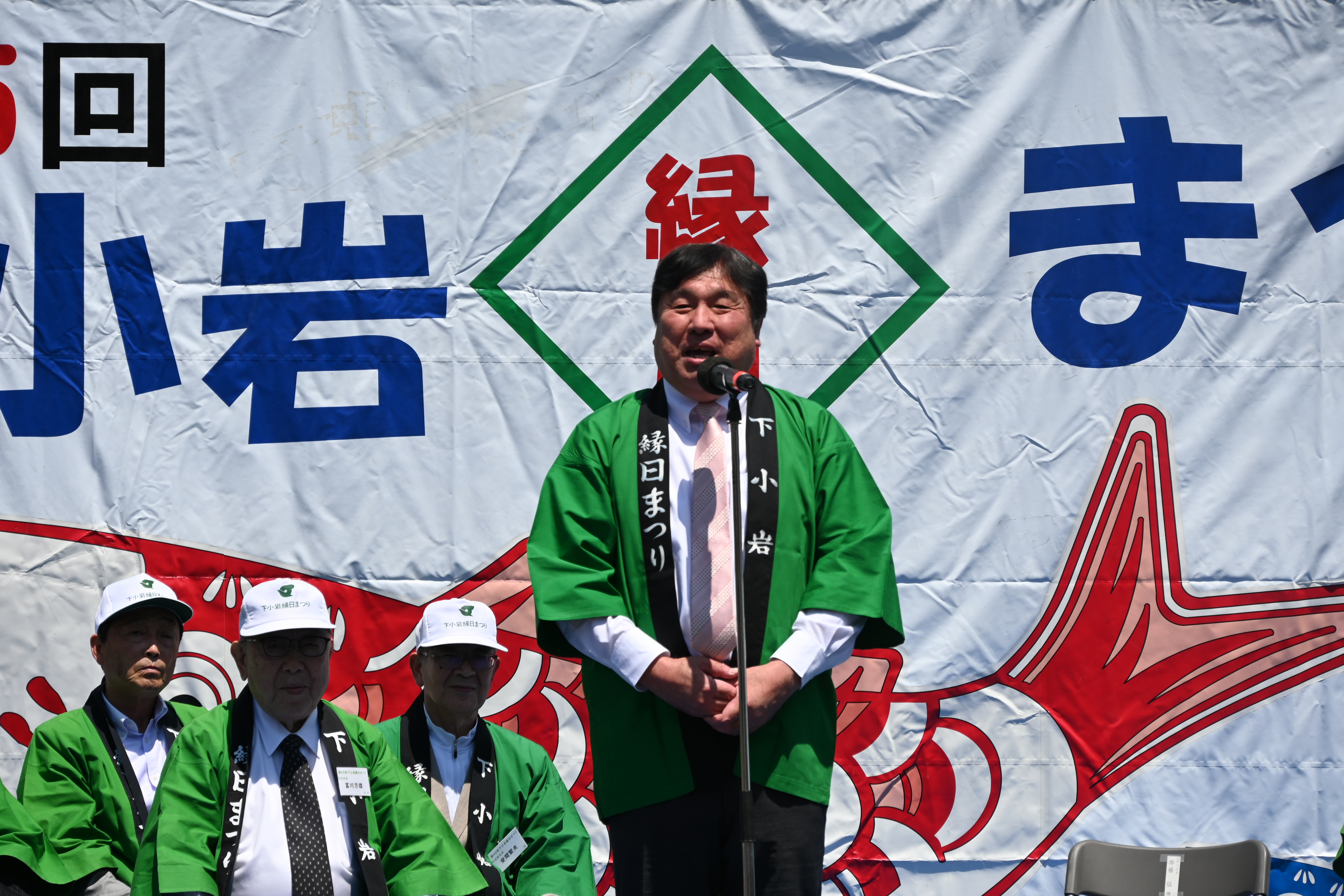 下小岩縁日まつりにて挨拶される区長