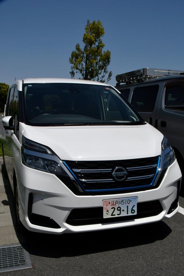 江戸川ナンバーが取り付けられた車の写真