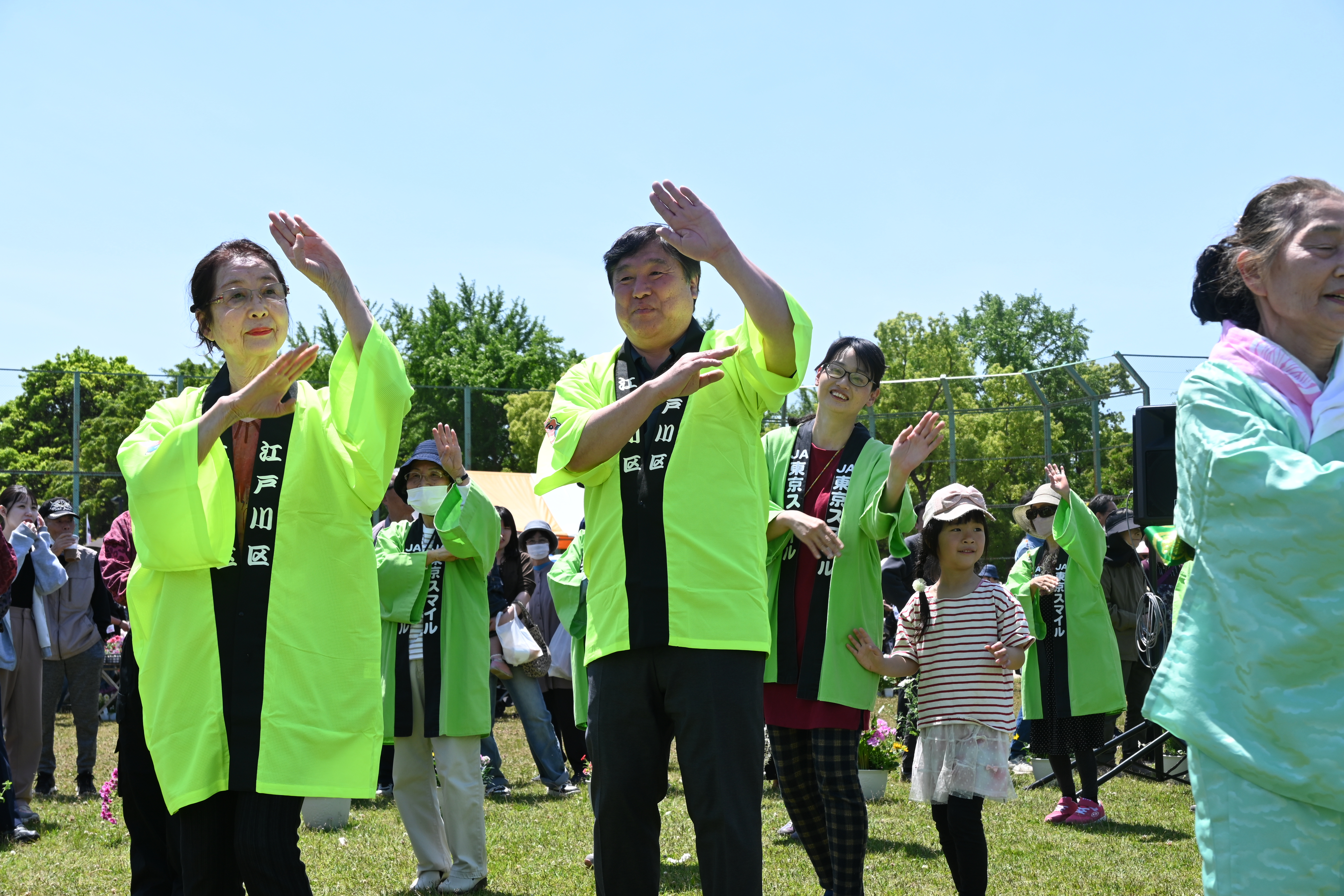 花の祭典にて踊る区長