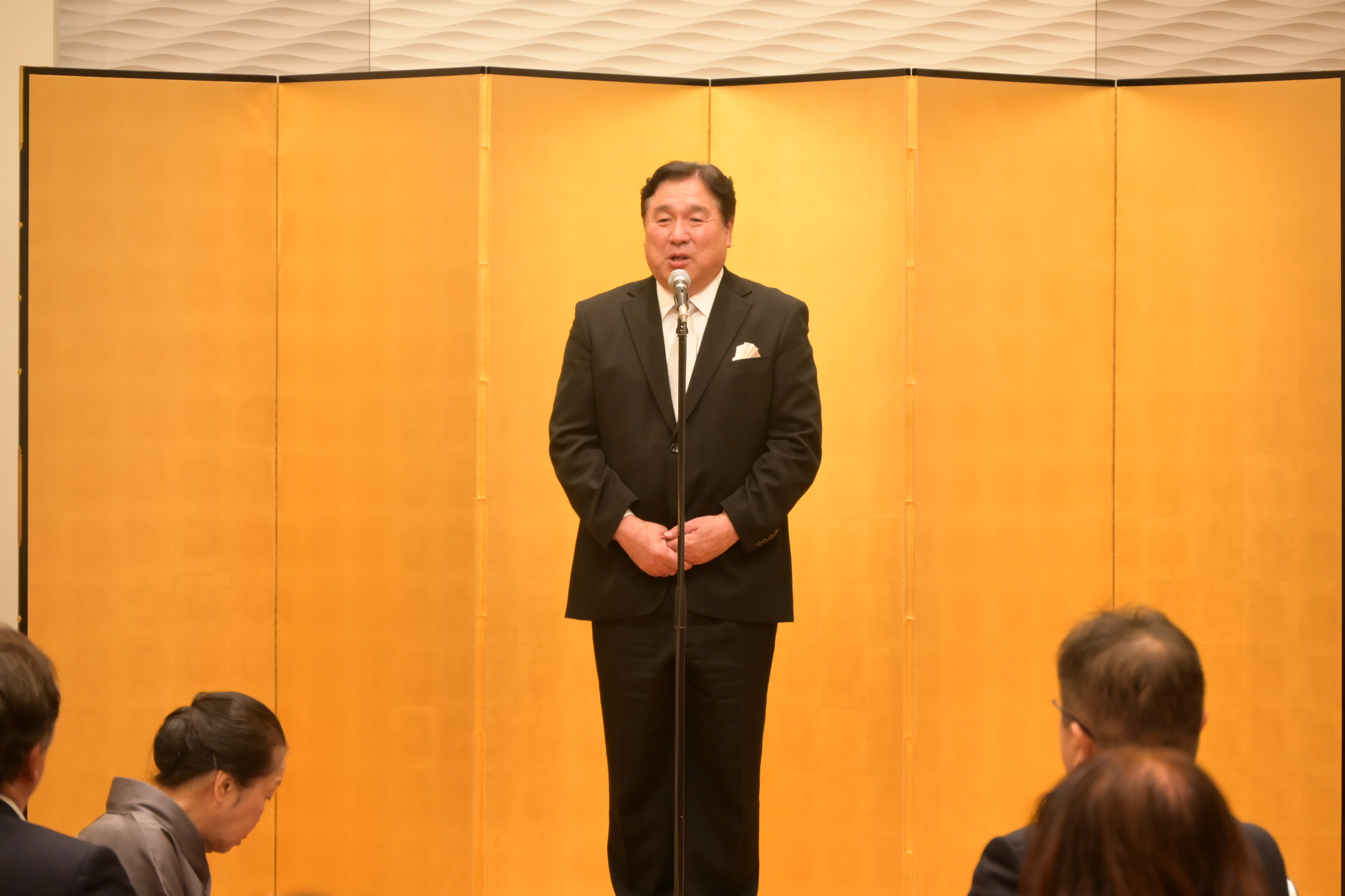 江戸川区文化芸術協会設立祝賀会でお話しする区長