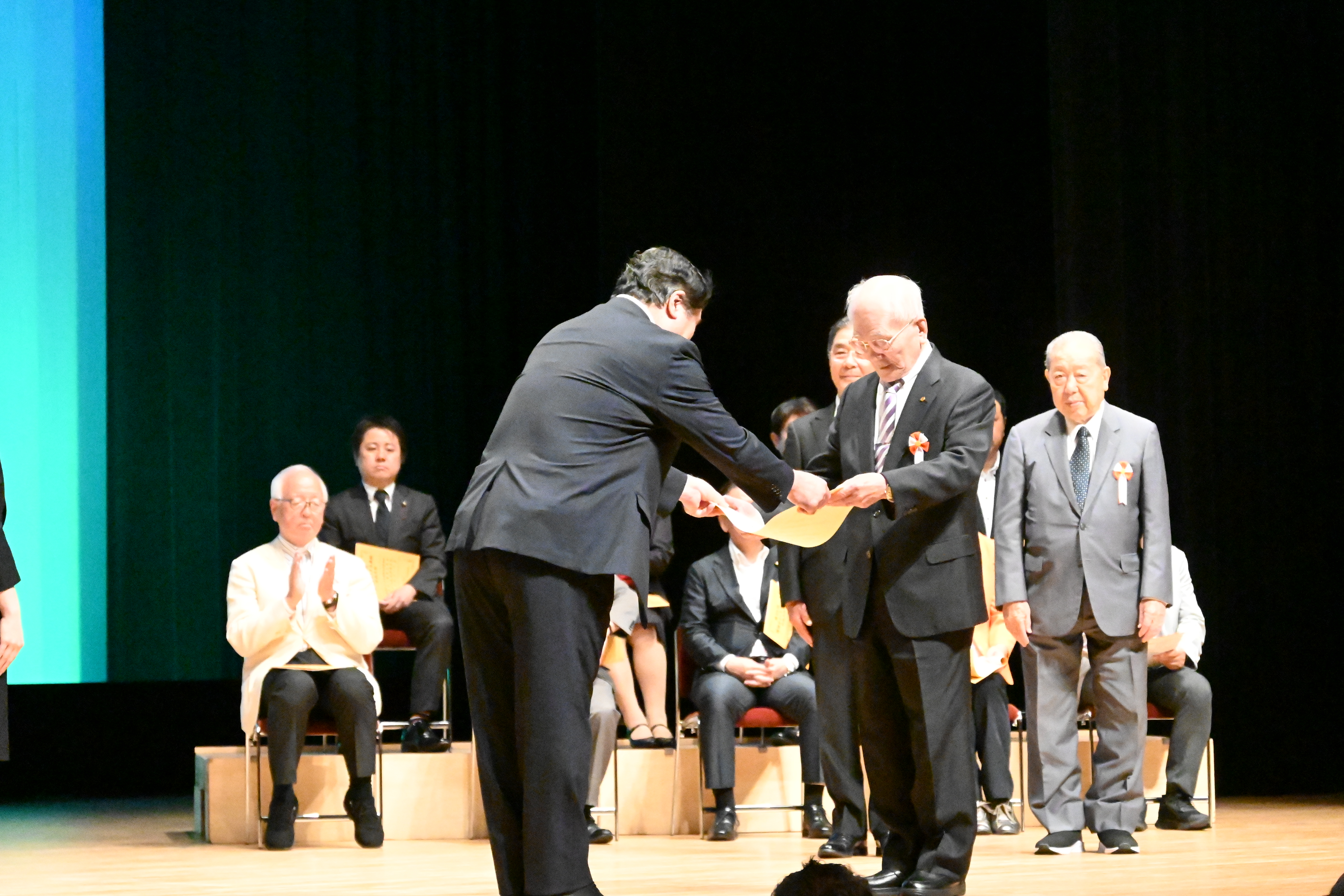 表彰する区長