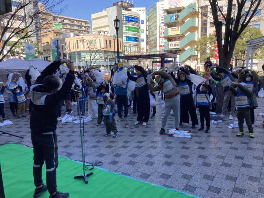 ごみ拾い前の準備体操