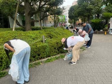 ごみ拾いの様子