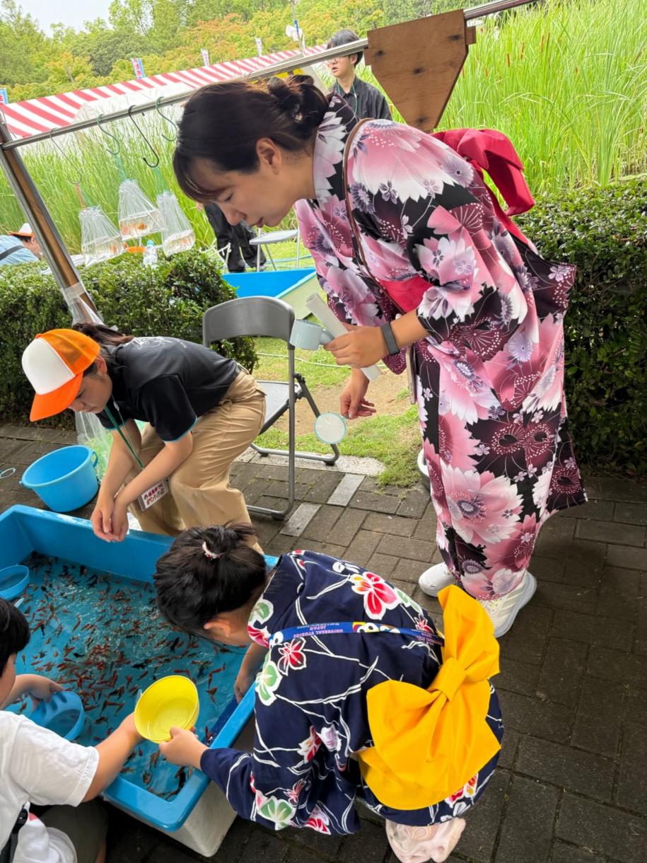 金魚すくいの様子