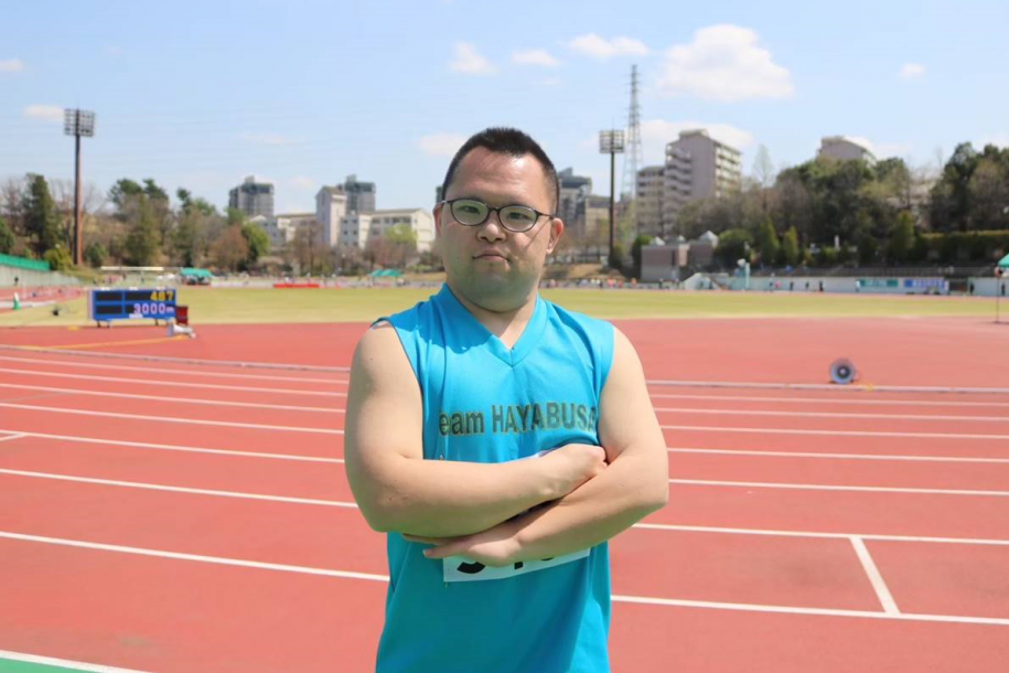 亀山海選手、正面からの写真
