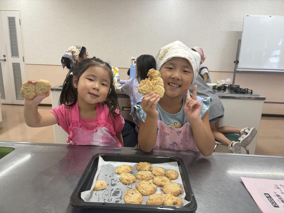 親子で楽しくクッキングの様子2