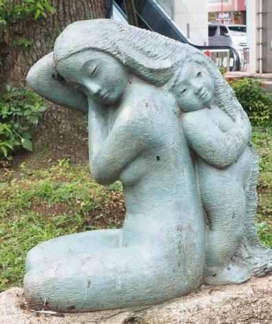 彫刻「小さな悪魔」