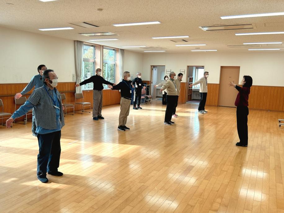 リズム運動風景　ストレッチ