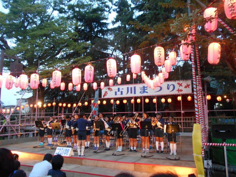 画像：ステージ上での吹奏楽の演奏