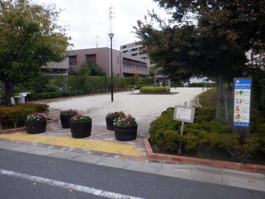 春江ゆりのきひろば