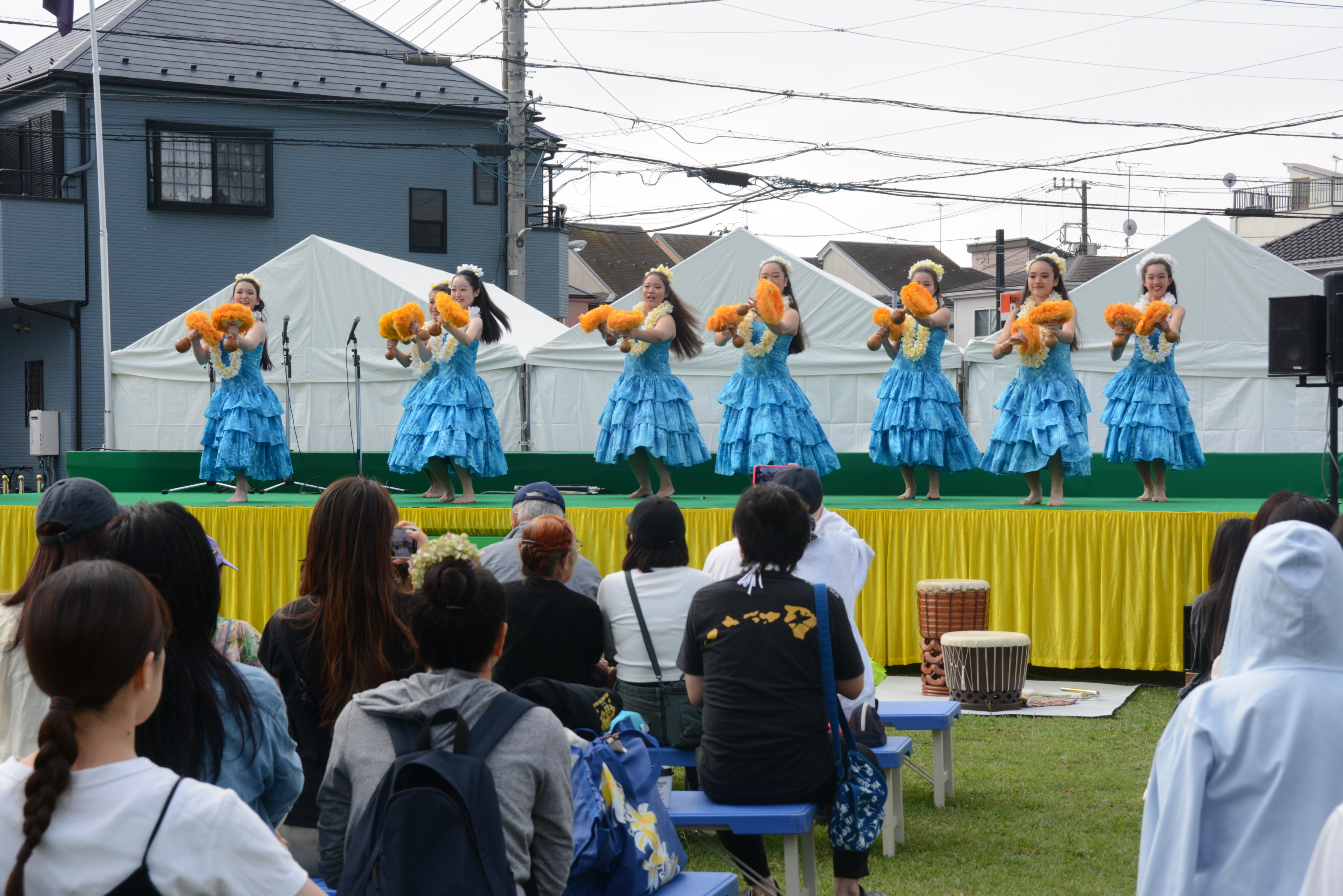 フラダンス団体によるステージ