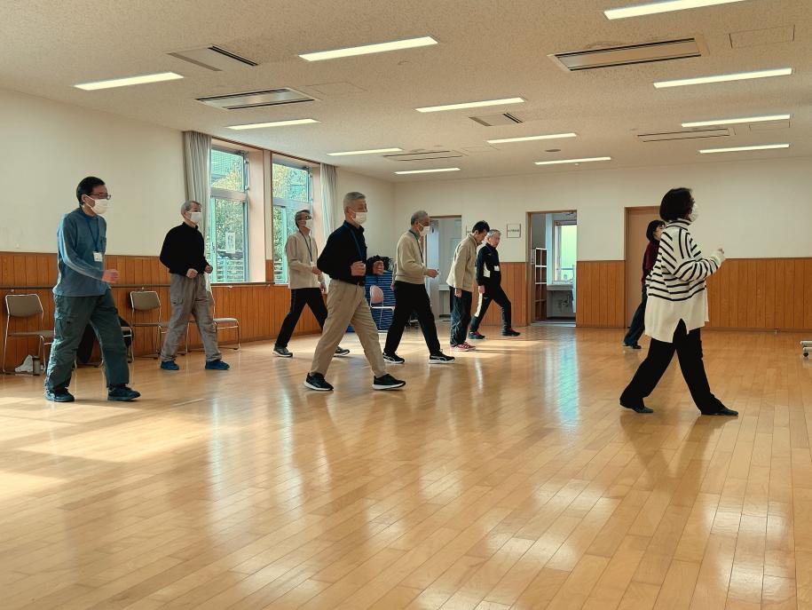 リズム運動風景　ステップ練習