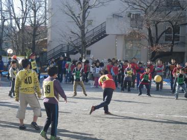 写真　小岩中部地区委員会の様子