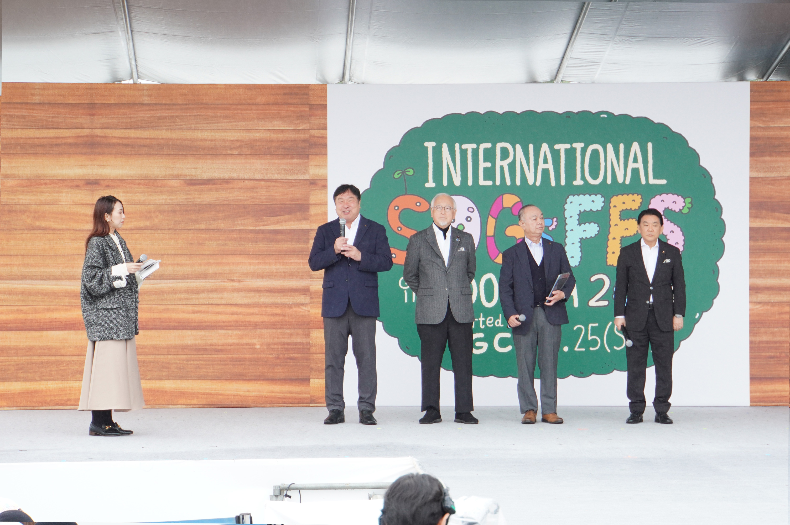 INTERNATIONAL SDGs FES in EDOGAWAであいさつをする斉藤区長