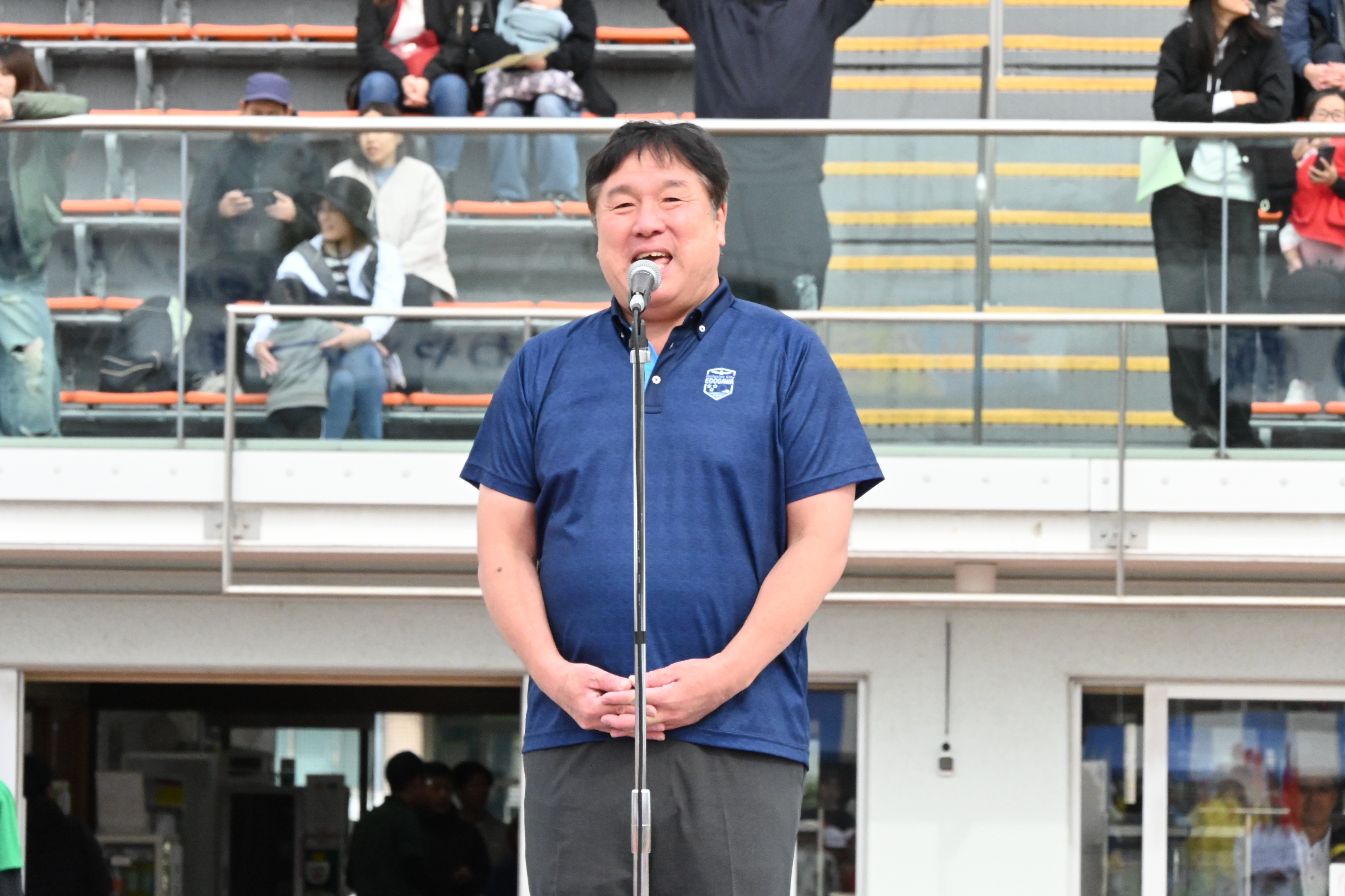 さわやか体育祭であいさつをする斉藤区長