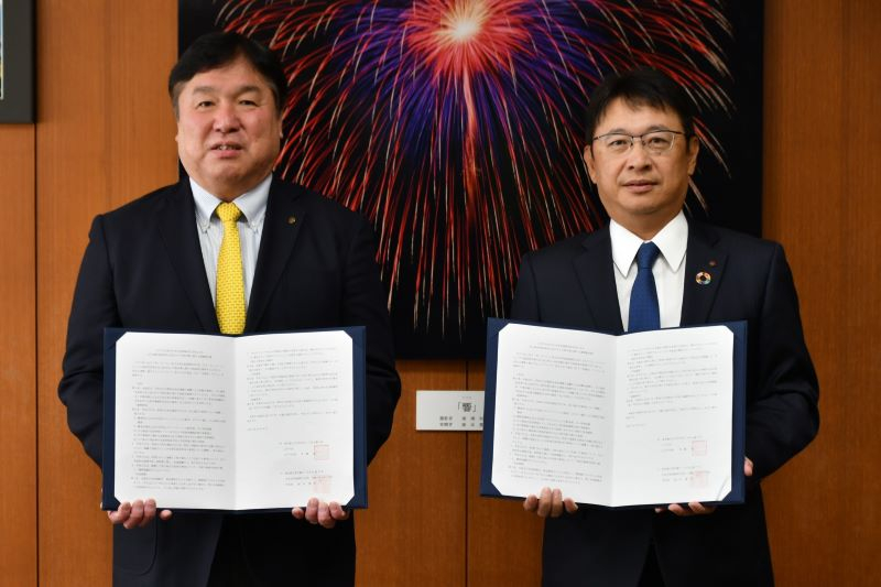 日本生命保険相互会社と連携協定を締結する斉藤区長
