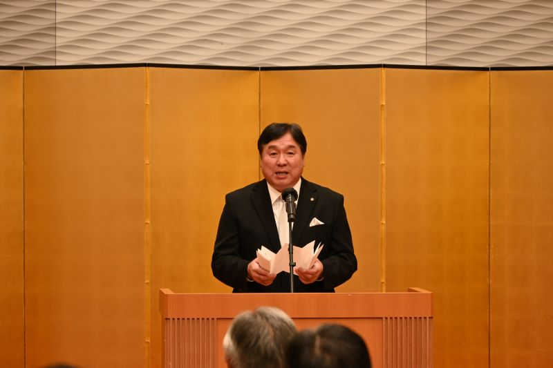 表彰式で話す斉藤区長