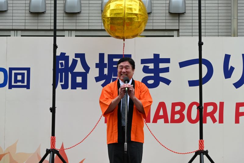 船堀まつりで話す斉藤区長