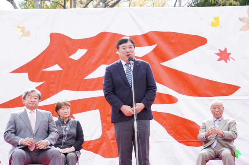 北小岩まつりで話す斉藤区長