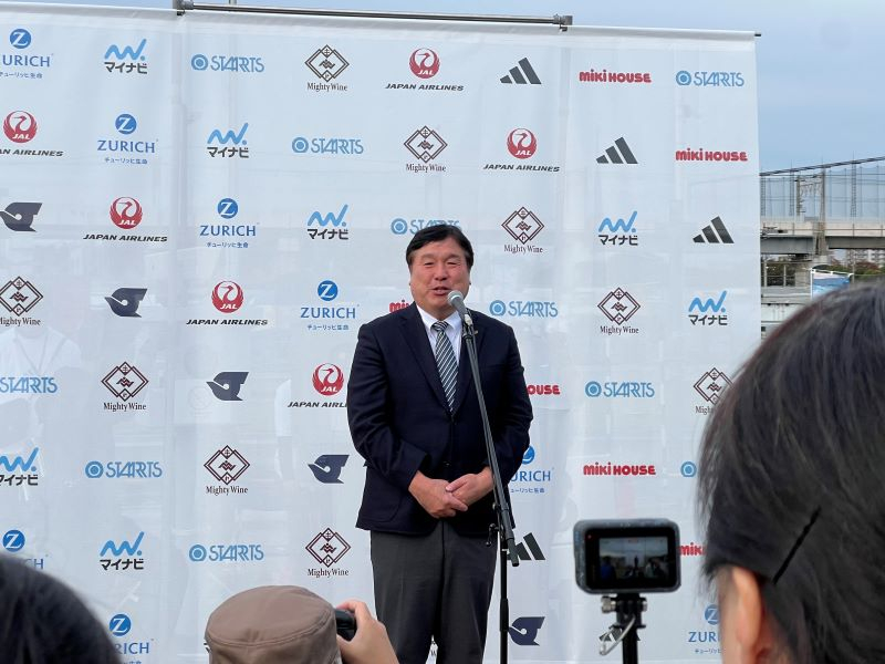 江戸川区羽田卓也杯カヌー大会で話す斉藤区長