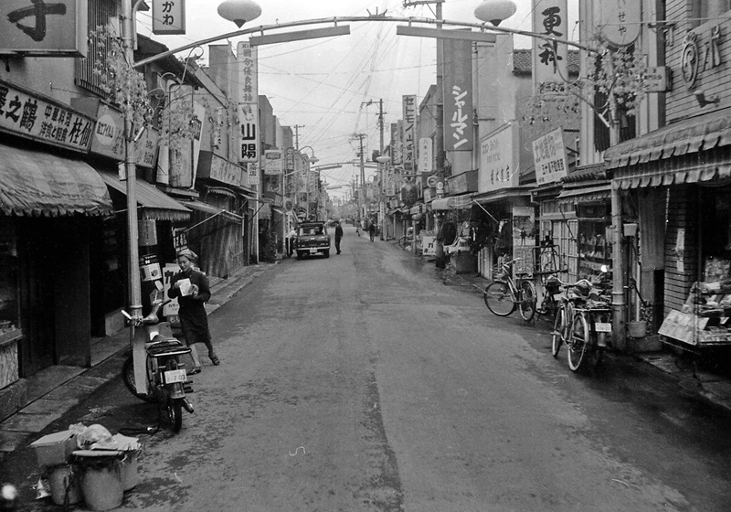 1967年11月に撮影された昭和通り商店街の写真