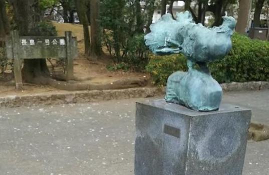 彫刻「道標・鳩」