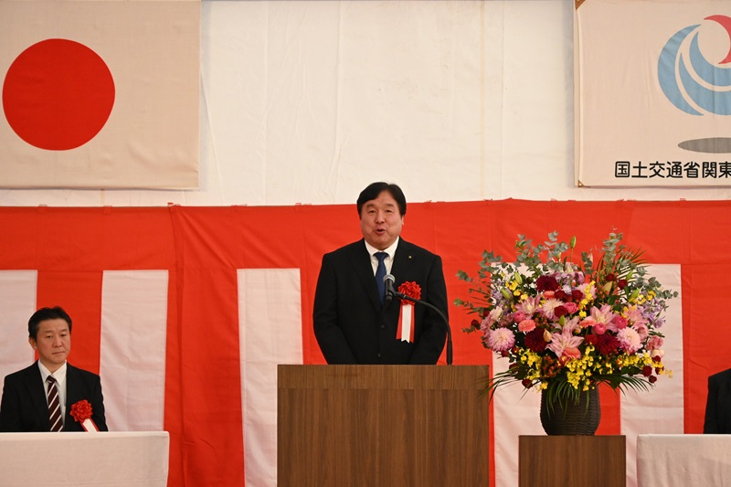 江戸川水閘門改修事業起工式で挨拶する区長