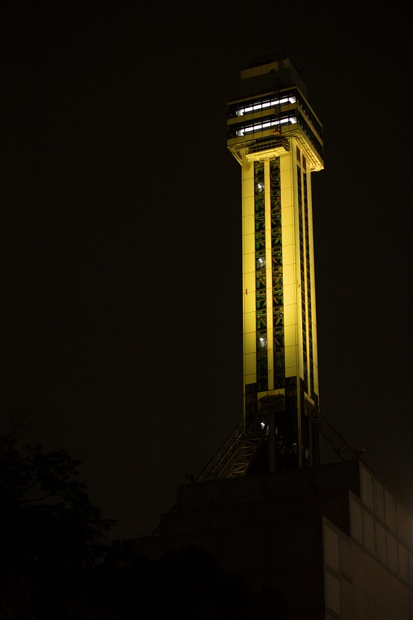タワーホール船堀展望塔イエローライトアップ