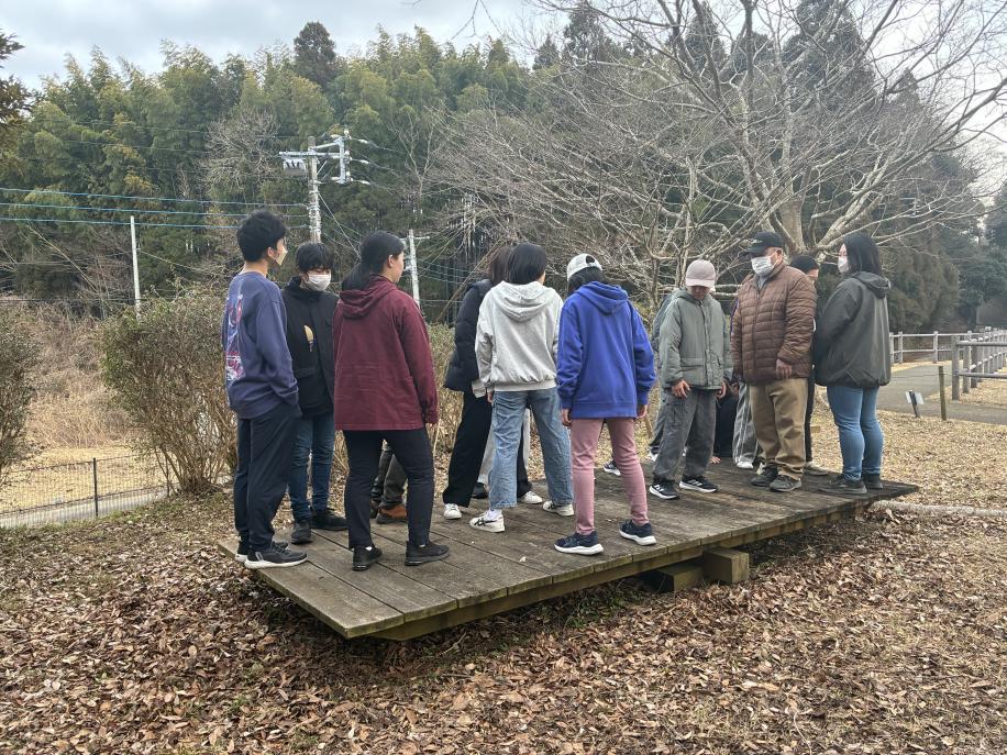 プロジェクトアドベンチャーに参加する子どもたちの様子