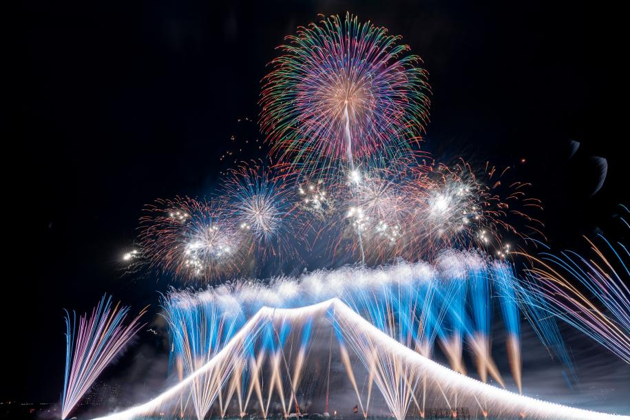 ギネス世界記録に認定された山型の仕掛け花火