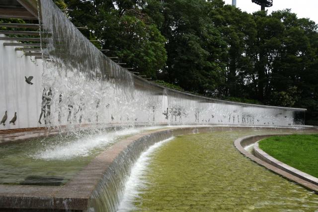 「虹の広場」のじゃぶじゃぶ池