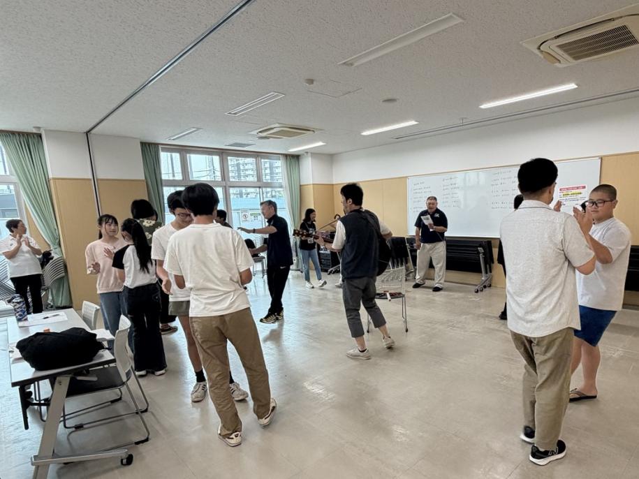 キャンプレクリエーションを行う受講生