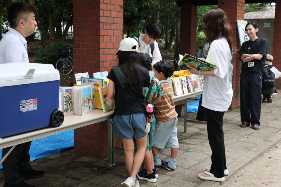 緑蔭図書館に集まった子どもたち