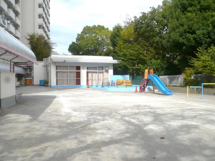 園の外観、園庭