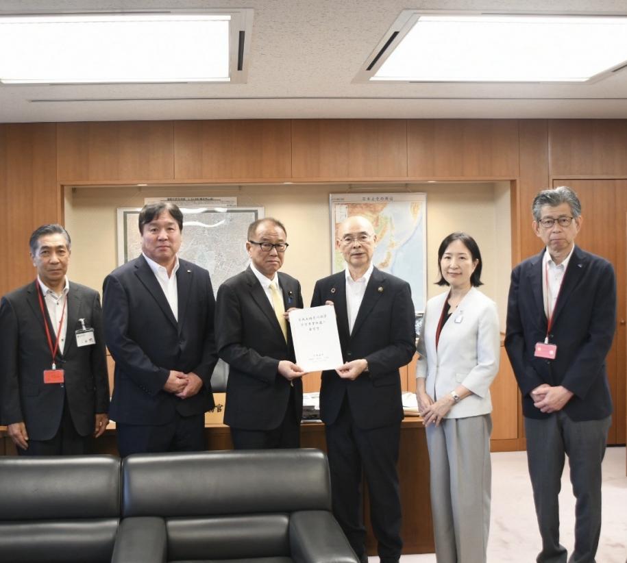 江東5区連名で京成本線荒川橋梁架替事業推進の要望書を提出