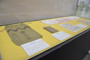 区民から寄せられた資料の展示