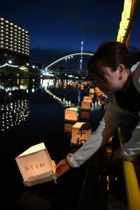灯籠流し