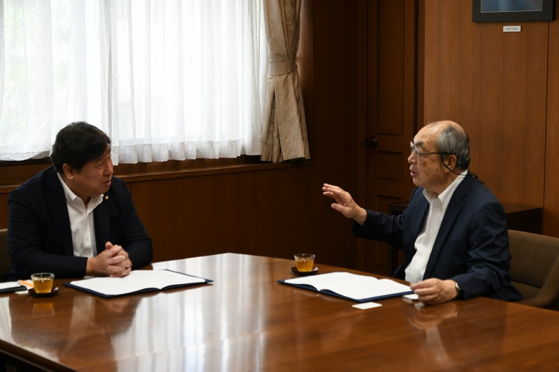 歯科口腔保健活動に関する連携協定の締結の様子