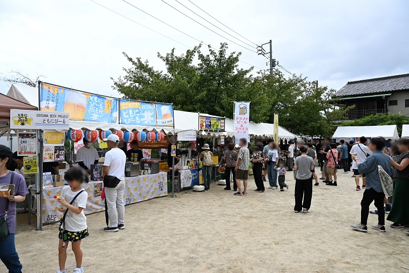ともにびーるまつりを楽しむ住民